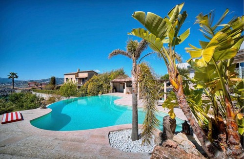 La Croix des Gardes Villa | Villa Omkara