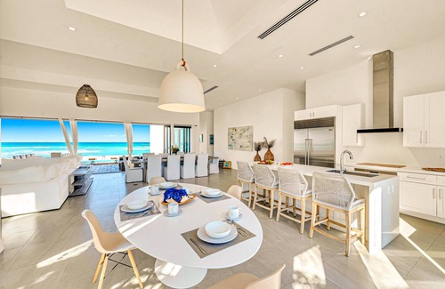 North Bimini Villa | Villa on the Beach / Heated Pool / Bohemian Vibe / Corsair Key