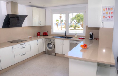 New Golden Mile Villa | VILLA EN LA PLAYA Inmaculada capacidad para 6 Piscina privada climatizada, caminar por todas partes,