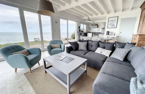 Saint-Martin de Brehal Villa | VILLA en el FRENTE del MAR, vista de las islas Chausey cerca de GRANVILLE ...