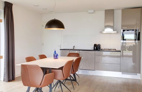 Tholen Casa | Villa frente al agua con diseño único