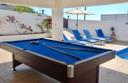 Pomos Villa | Villa a Solo 50 Metros del Mar, Capacidad Para 12 Personas, Polis