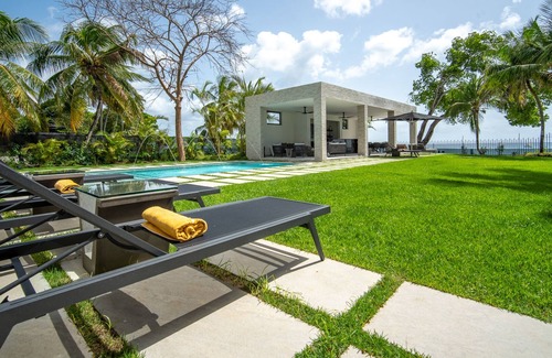 Weston Villa | Villa Onyx in Saint James by Personal Villas - Beachfront Luxury Villa with Pool