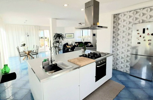 Alcamo Villa | CASA DE VACACIONES EN CASTELLAMMARE DEL GOLFO - SCOPELLO - VILLA A 2 Km. DEL MAR Wifi