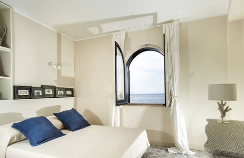 Giardini Naxos Villa | Villa Ornelia - Seis Habitaciones Villa, Capacidad 12