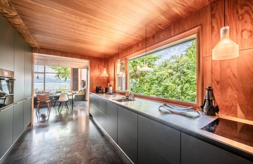 Thonon-les-Bains Villa | Villa 'Otoctone Bord Du Lac Léman' con vistas al lago, Wi-Fi y aire acondicionado