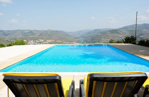 Peso da Regua Cabaña | Villa overlooking the Douro River with Swimming Pool and Tennis Court