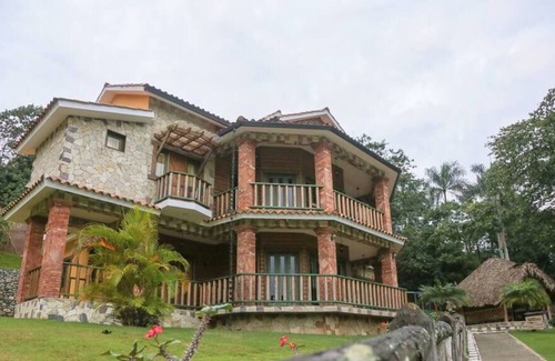 Las Guazaras Villa | Villa Palmera with Air Conditioning - Jarabacoa RD