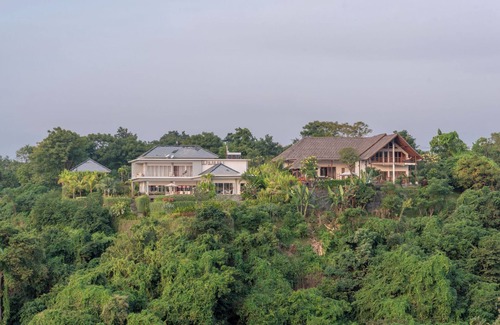 Kayu Putih Villa | Villa Panili, Villa de lujo en la ladera con vistas al mar