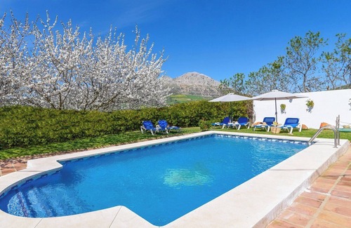 Antequera Villa | Villa Paqui Villanueva de la Concepción by Ruralidays
