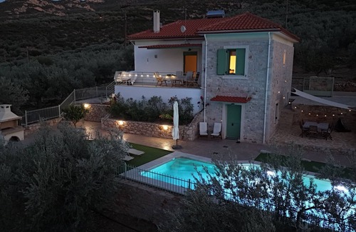 Kefalari Apartamento | Villa Pasithea: Family-Friendly Seaside Bliss in the Heart of the Peloponnese!