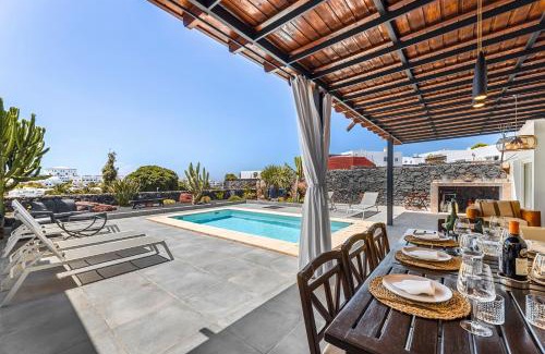 Playa Blanca Villa | Villa Patos