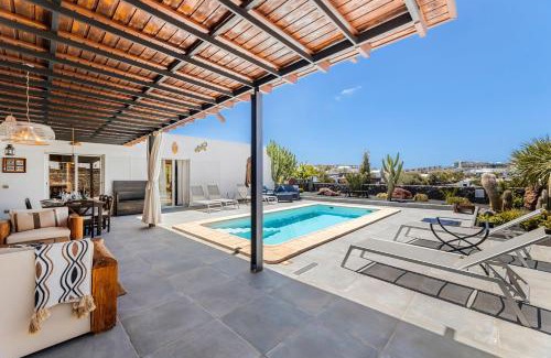 Playa Blanca Villa | Villa Patos