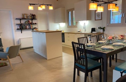 Vasilitsion Villa | + Villa Pelemar + Beach within walking distance +