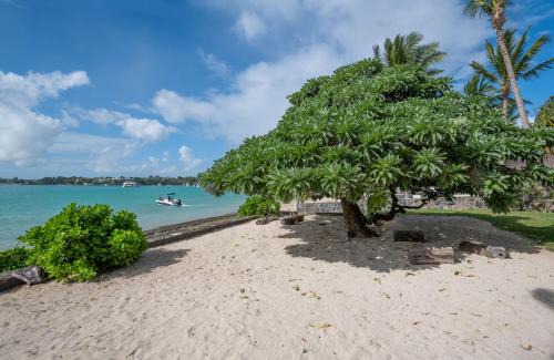 Grand-Baie Villa | VILLA PIEDS DANS L'EAU - GRAND BAIE