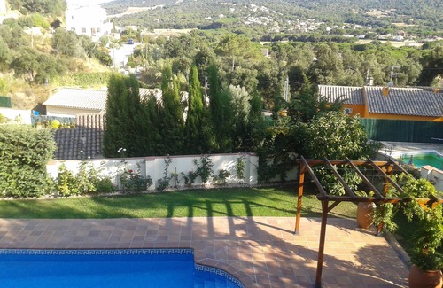 Calonge Apartamento | VILLA PINA. Descanso y relax en un entorno verde y con vistas.