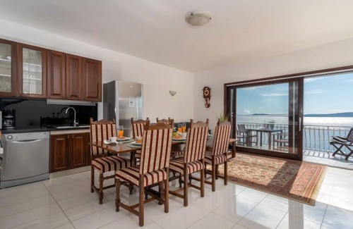 Businci Apartamento | Villa Pinia by Interhome