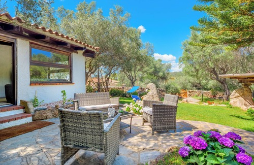 Pittulongu Villa | Villa 'Pirina' con terraza privada, Wi-Fi y aire acondicionado