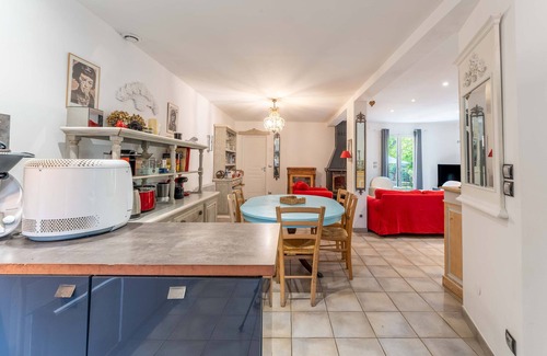 Apt Villa | Villa 'Plein Coeur Du Luberon' con piscina privada, terraza privada y Wi-Fi