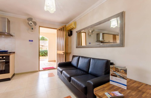 Santa Maria Estate Apartamento | Villa & Pool 2 Mellieħa Bay Retreat, Mellieha, Malta