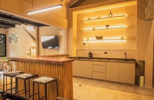 Las Lomas I Casa | Villa Pool/Jacuzzi 5-bedroom house with AC and WiFi in lovely Medellín provenza