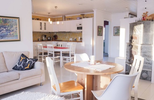 Ranua Casa | Villa Porila - Lapin taikaa Iso talo järven rannalla luonnon keskellä