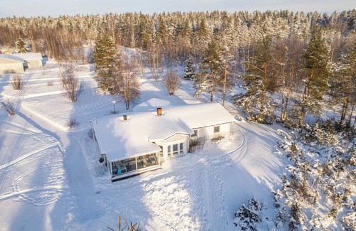 Ranua Casa | Villa Porila - Lapin taikaa Iso talo järven rannalla luonnon keskellä