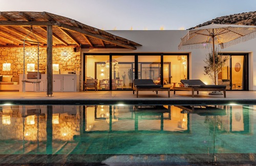 Agiassos Villa | Villa Prestige à Naxos - Cyclade - Luxury, Private Pool, Sea View and Beach Walk
