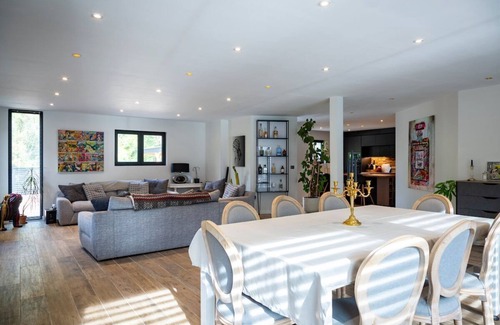 Ouchamps Villa | Villa-Private Bathroom-Designer-Countryside view