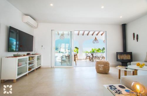 Urbanitzacio la Fustera Villa | Villa Pura Vida by Abahana Villas