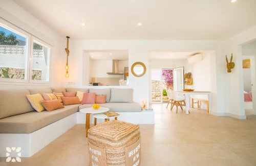 Urbanitzacio la Fustera Villa | Villa Pura Vida by Abahana Villas