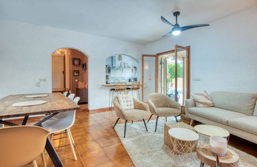 Calonge Chalet De Esquí | Villa Pura vida - Casa de una sola planta con piscina y aire acondicionado