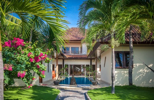 Banjartegehe Villa | Villa Puri Jati Retreat - Modern Oceanfront Pool Villa Lovina, DESAYUNO GRATUITO