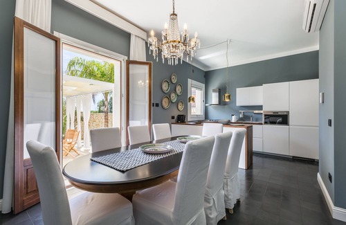 Avola Villa | Villa Raphael, propiedad de lujo con piscina y vista al mar