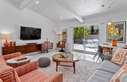 Vista Las Palmas Villa | Villa Reel Paradise - Mid Century House