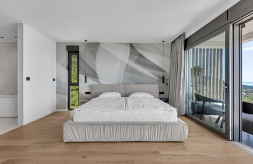 Zelenka Villa | Villa Reina