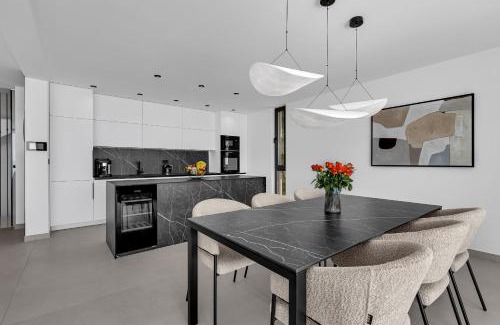 Zelenka Villa | Villa Reina