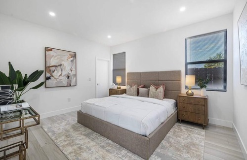 Poinsettia Heights Villa | Villa RendezVous- Stunning 4BDR with Pool, by VIAC