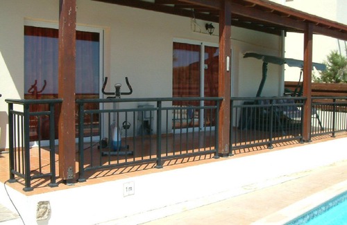Geroskipou Villa | HK Villa Paphos: Vistas al mar: Piscina privada climatizada: Bañera de hidromasaje: WiFi: TV del Reino Unido: Bicicletas