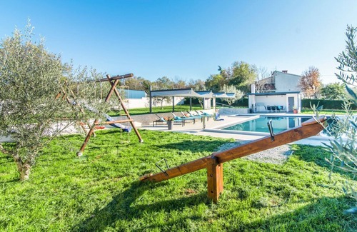 Marasi Villa | Villa Resjuni - Tres Habitaciones Villa, Capacidad 8