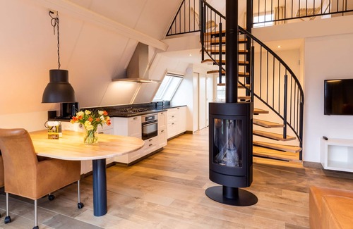 Hellendoorn Casa | Romantic Cottage With a sun Shower