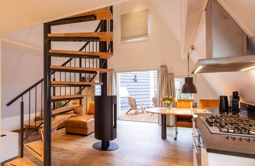 Hellendoorn Casa | Romantic Cottage With a sun Shower