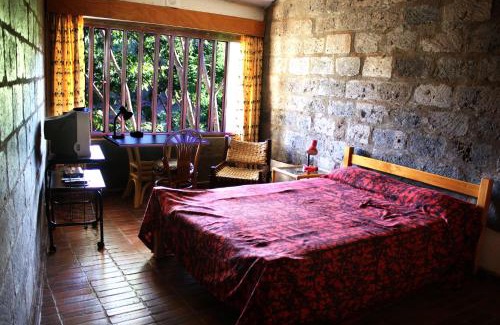 Runda Casa | Villa Rock Stop Falls Gigiri