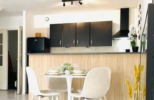 Massilia Casa | Villa Rodger, 80m2 Proche Centre Ville et Route des Plages, 2 ch, Parking, ext