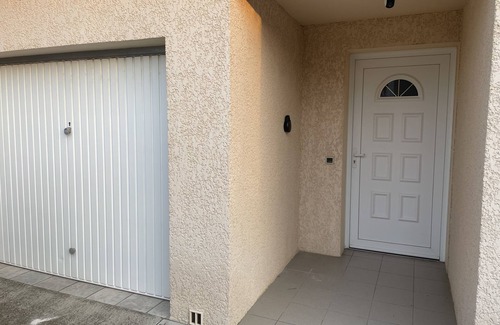 Massilia Casa | Villa Rodger, 80m2 Proche Centre Ville et Route des Plages, 2 ch, Parking, ext