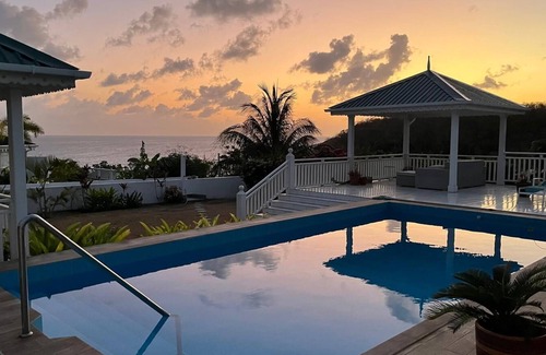 Choiseul Casa | Villa Romantique Avec Bain à Remous, à 5 Minutes de la Plage !