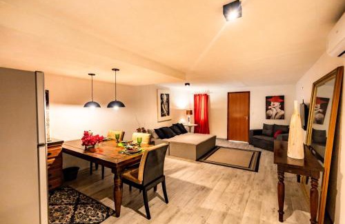 Itapua Apartamento | Villa Romana - Experiência única em frente à Praia de Itapuã, apartamento todo climatizado