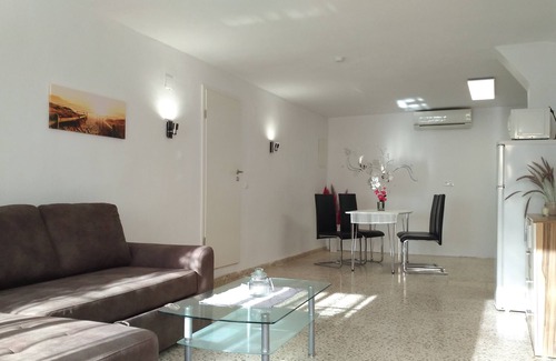 La Canuta Villa | Villa Romeo Calpe para grupos y familias numerosas con 2 piscinas.