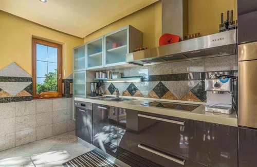 Presika Villa | Villa Rosa Labin - Five Bedroom Villa, Sleeps 10