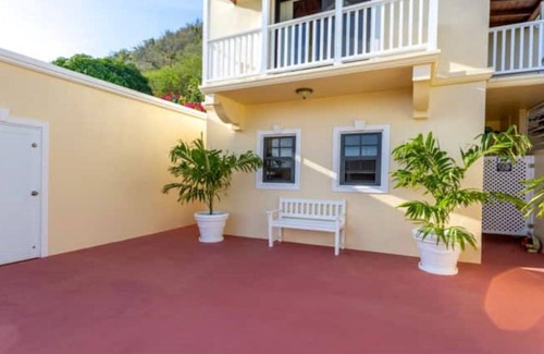 West End Villa | Villa Rosa